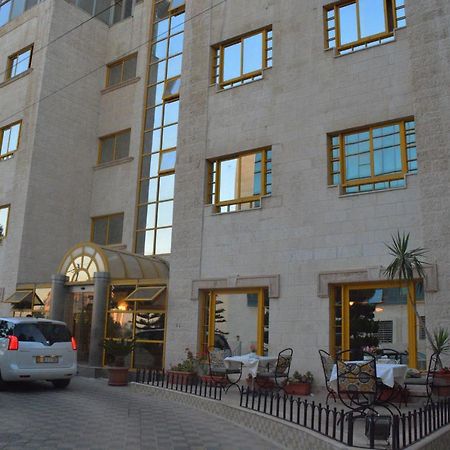 Capri Hotel Suites Аман Екстериор снимка