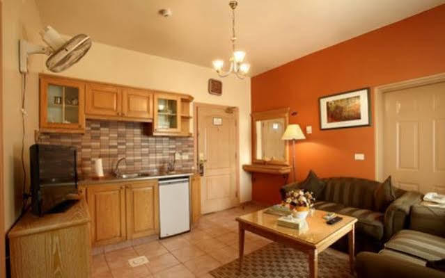 Capri Hotel Suites Аман Екстериор снимка