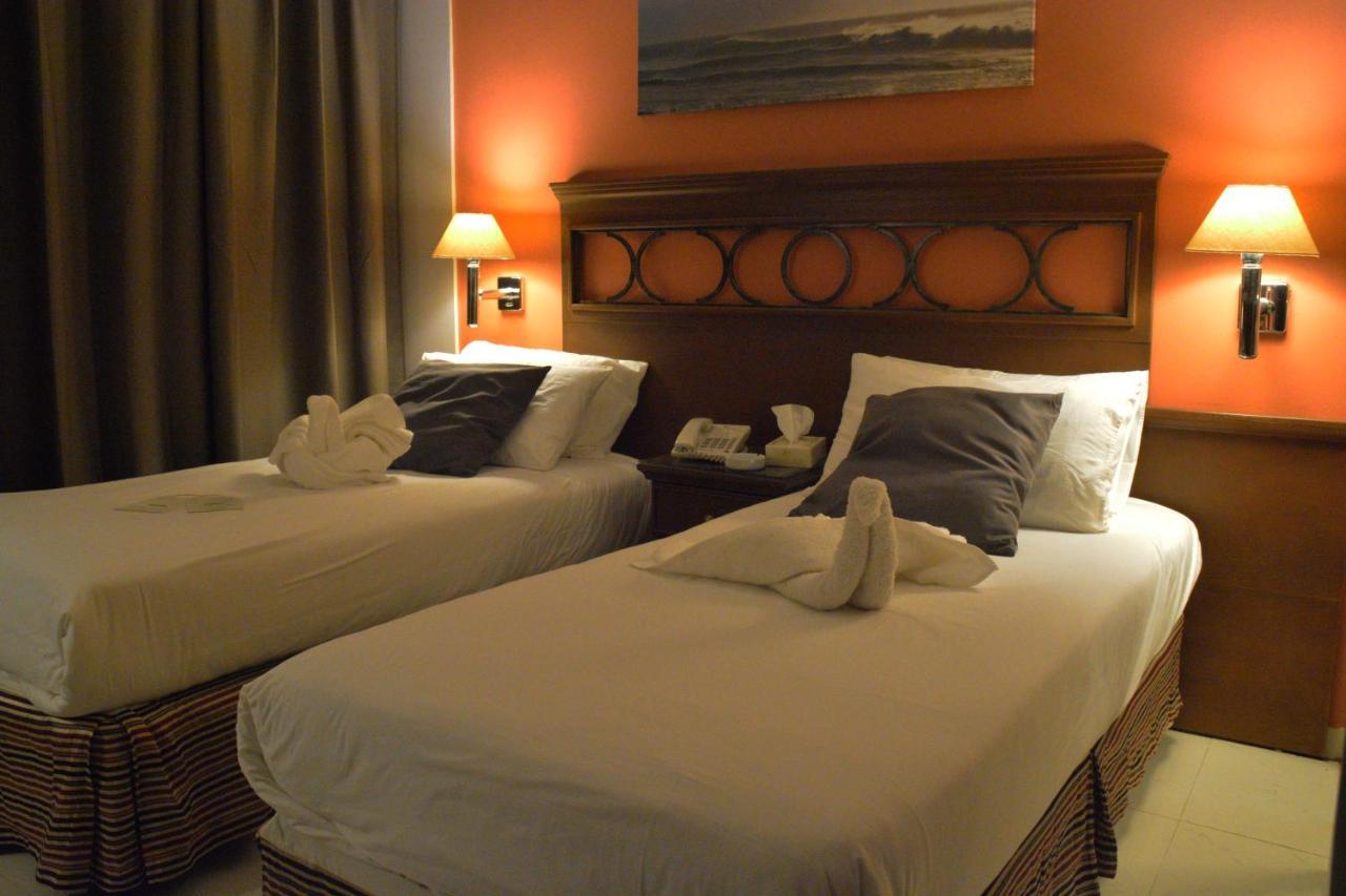 Capri Hotel Suites Аман Екстериор снимка