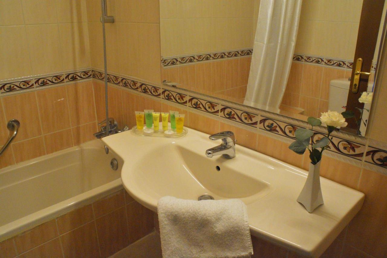 Capri Hotel Suites Аман Екстериор снимка