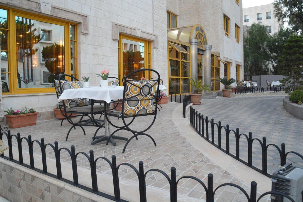 Capri Hotel Suites Аман Екстериор снимка