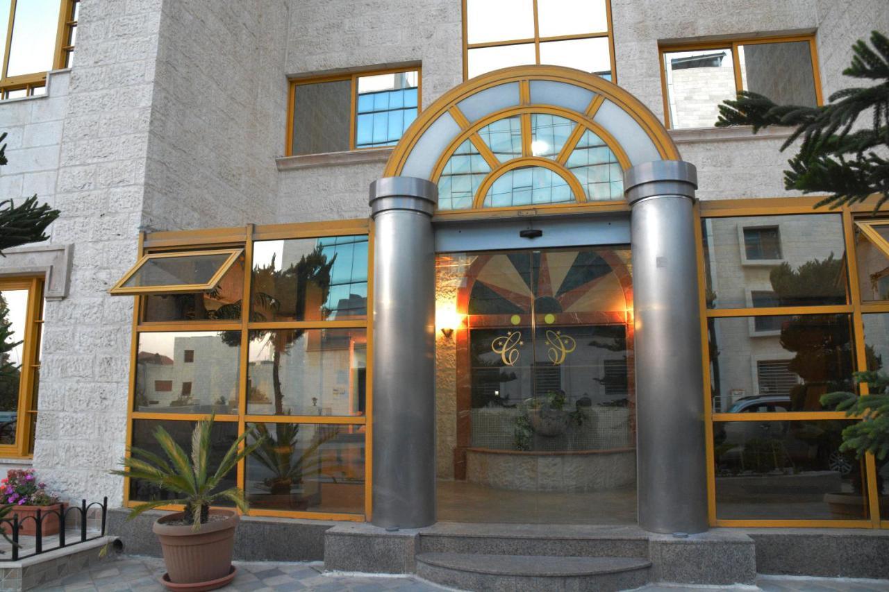 Capri Hotel Suites Аман Екстериор снимка
