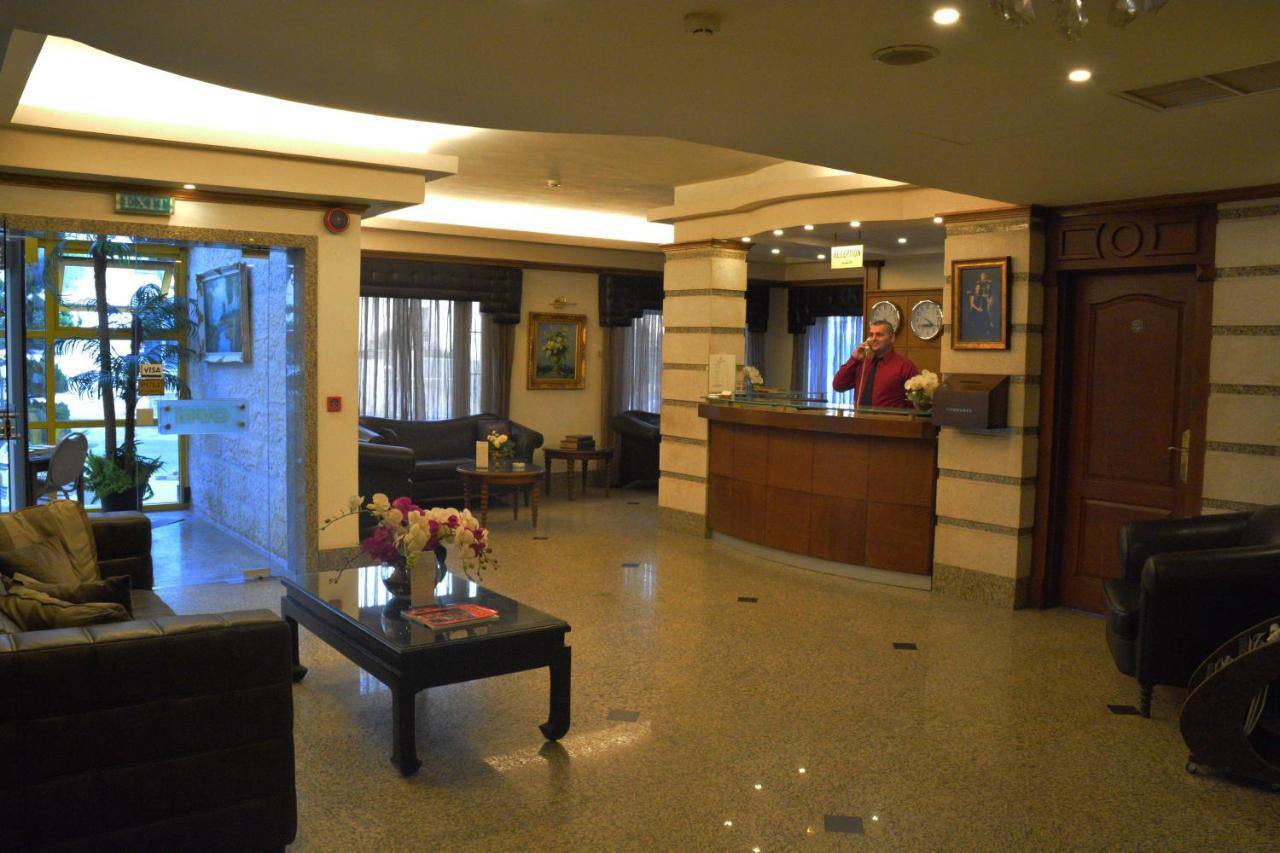 Capri Hotel Suites Аман Екстериор снимка